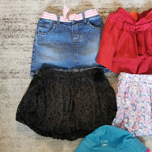 Skirts, UV hat and top - Picture 2 of 4